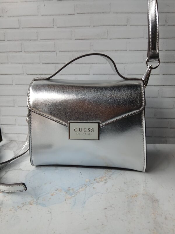 cartera plateada pequeña