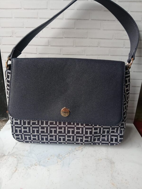 cartera bandolera azul marino tommy hilfiguer
