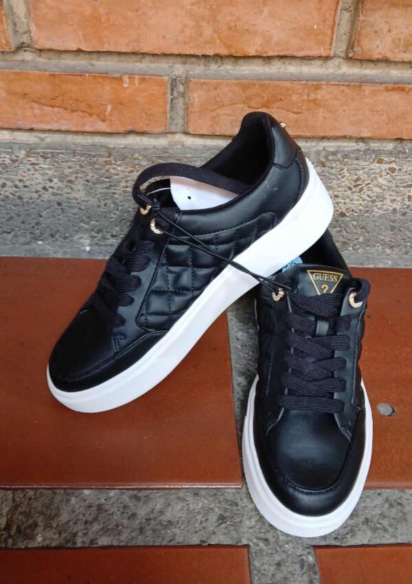 Zapatos Guess Negros Suela Blanca