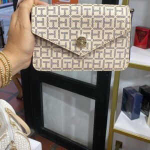bandolero tommy hilfiguer crema y gris