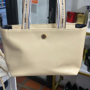 cartera color crema grande tommy hilfiguer